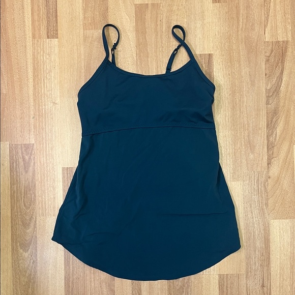 Under Armour Tops - Under Armour Tank with built in bra